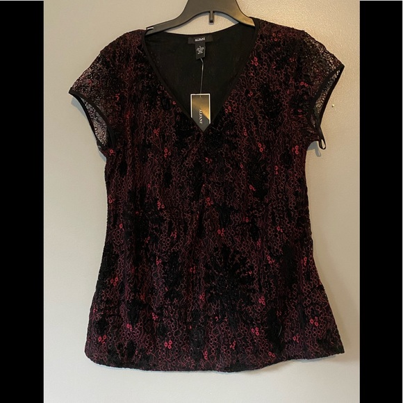 Women’s top - Picture 1 of 4
